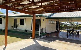 Cosy Queenslander In The Heart Of Town.